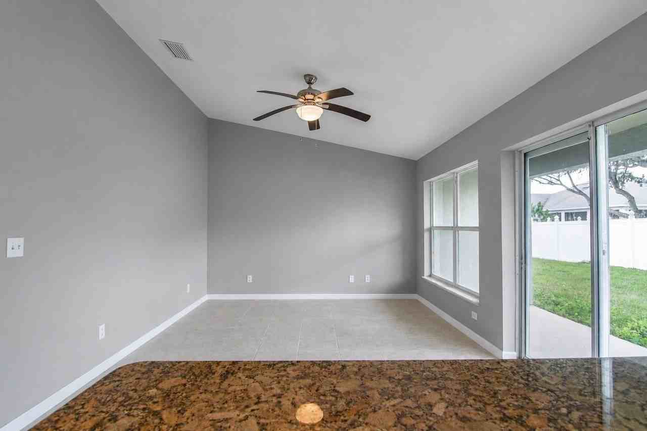 402 Bridgewater Ct - Photo 3 of 12