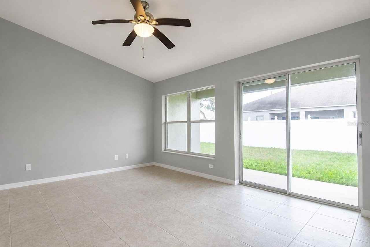 402 Bridgewater Ct - Photo 4 of 12