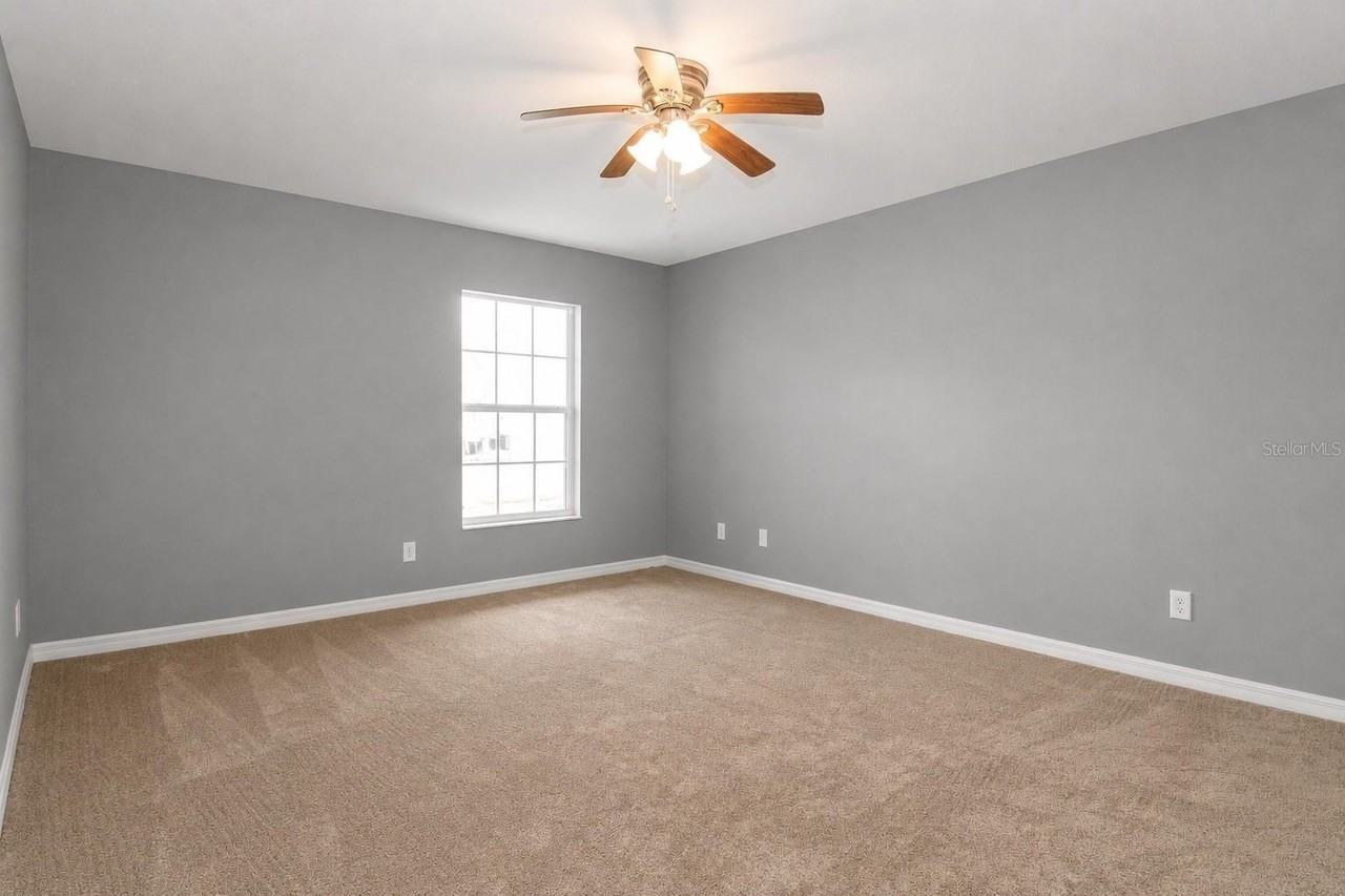 402 Bridgewater Ct - Photo 5 of 12