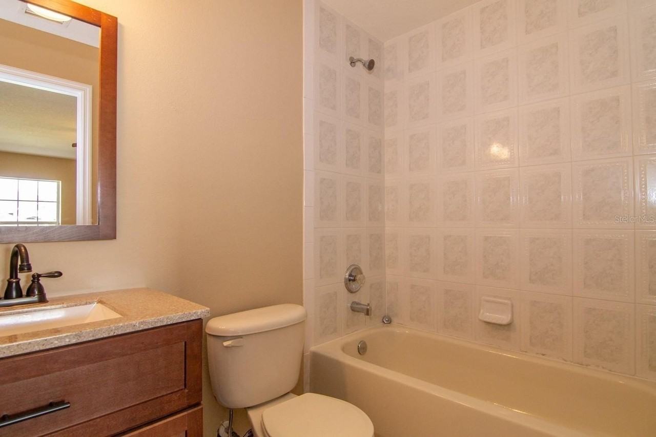 402 Bridgewater Ct - Photo 6 of 12
