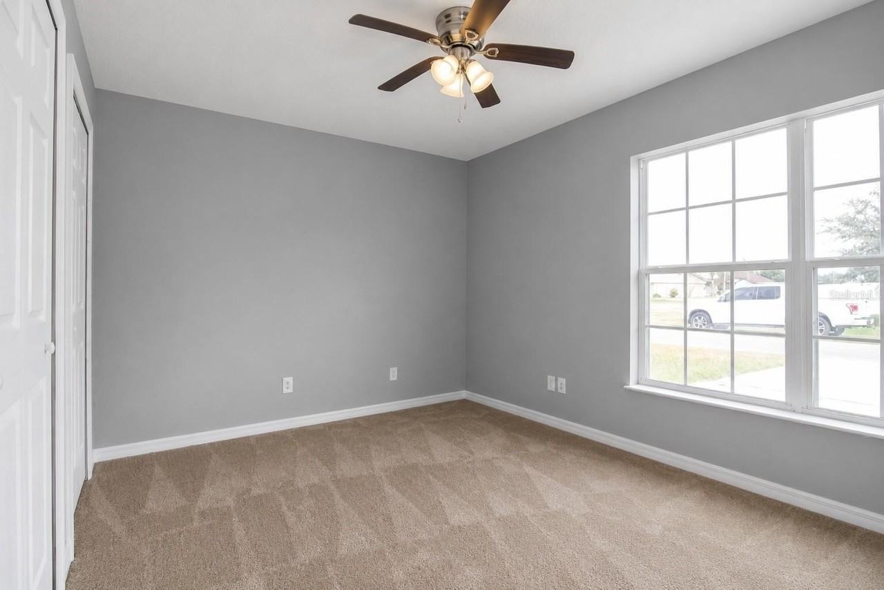 402 Bridgewater Ct - Photo 7 of 12