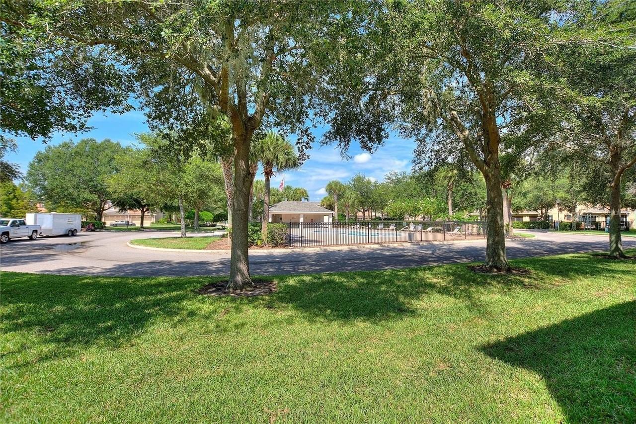 1220 Priory Cir - Photo 4 of 48