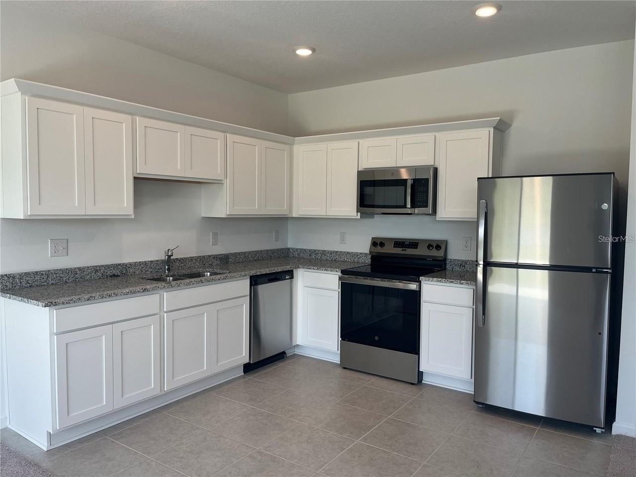 3301 Vesara Dr - Photo 3 of 24