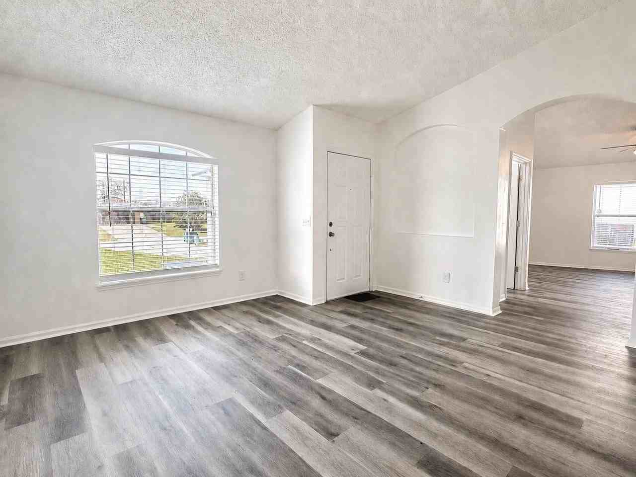 2871 Lockwood Blvd - Photo 3 of 25