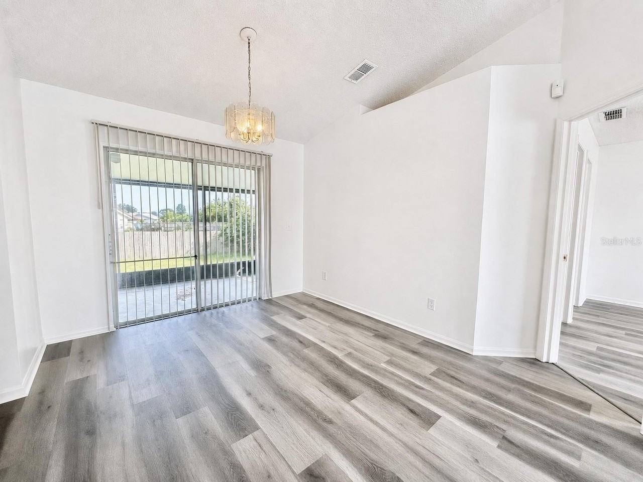 2871 Lockwood Blvd - Photo 6 of 25