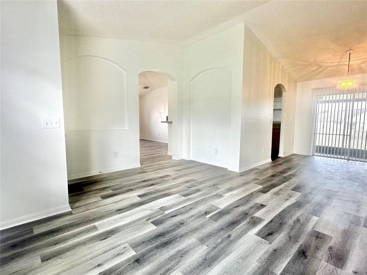 2871 Lockwood Blvd - Photo 7 of 25