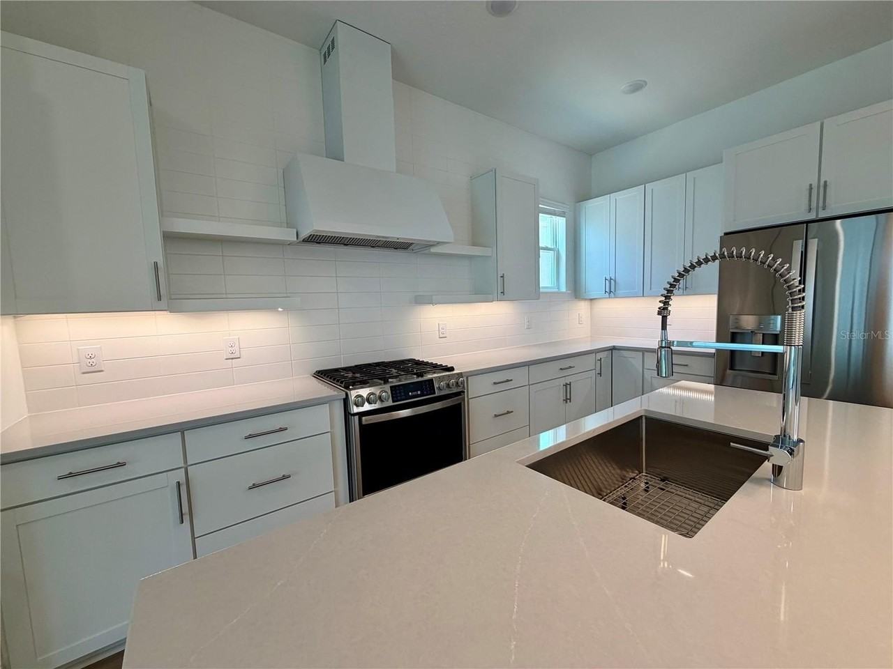12438 Clear Sapphire Dr - Photo 3 of 29