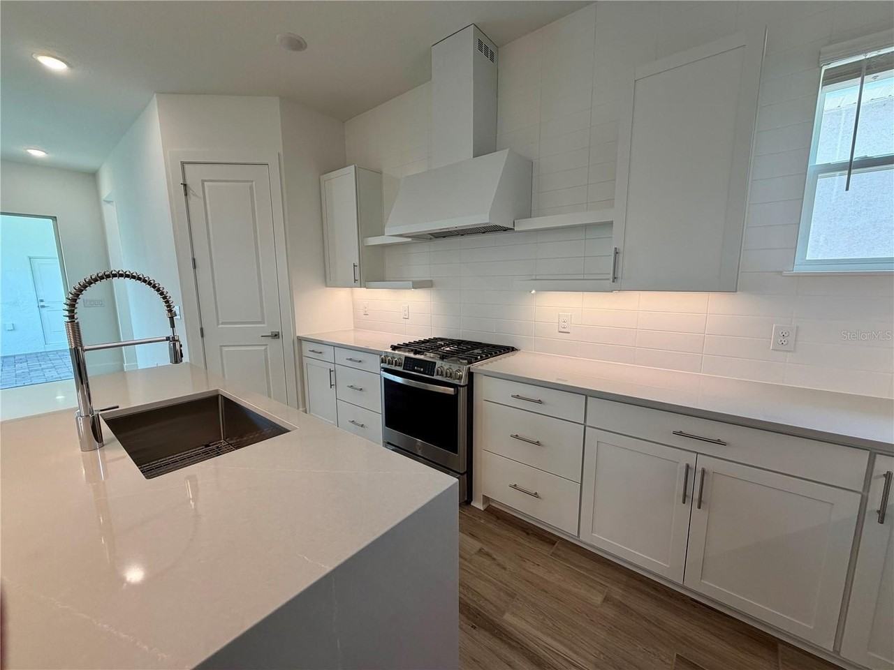 12438 Clear Sapphire Dr - Photo 4 of 29