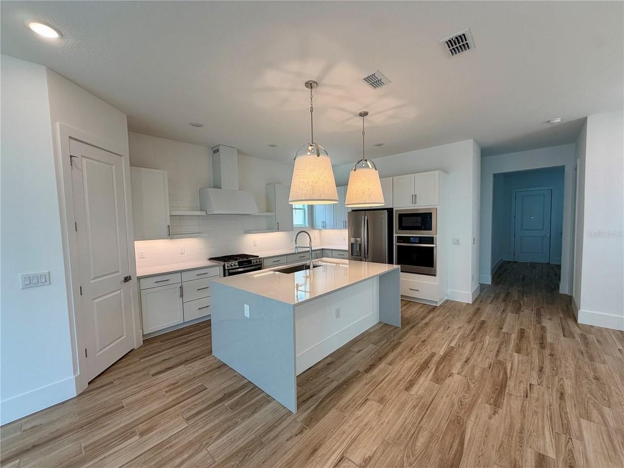12438 Clear Sapphire Dr - Photo 7 of 29
