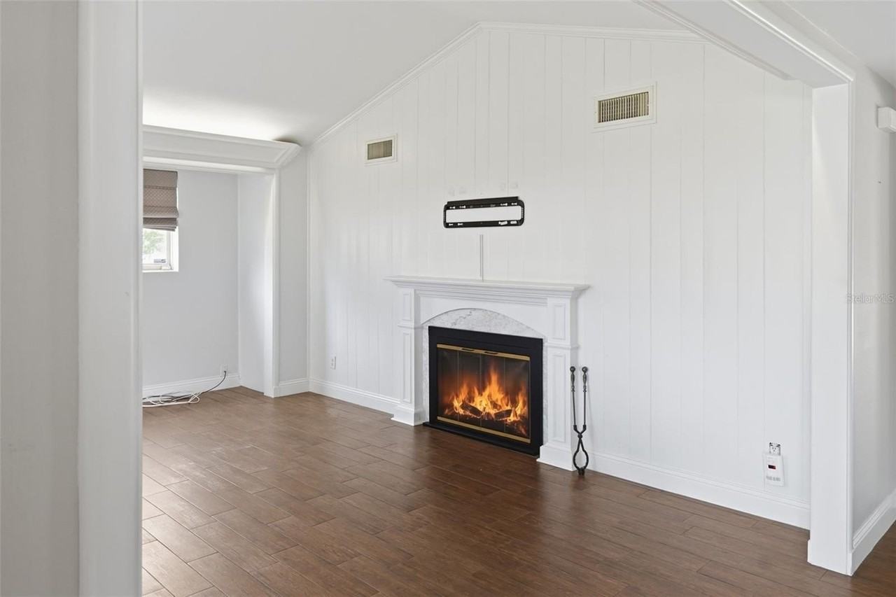 1228 Spring Lake Dr - Photo 5 of 25