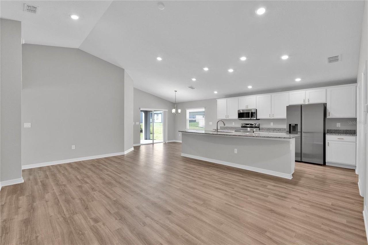 1823 Brisbane Pl - Photo 2 of 12