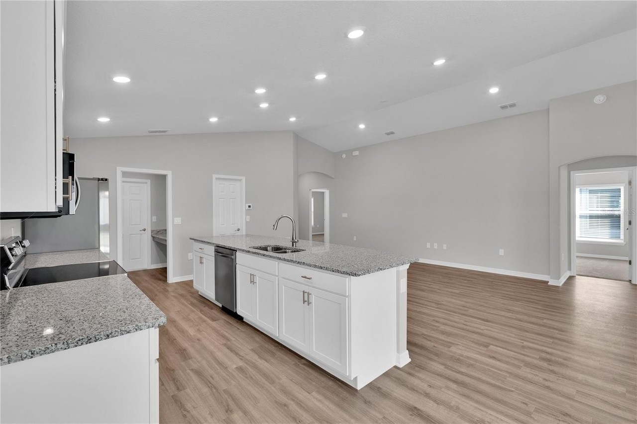 1823 Brisbane Pl - Photo 3 of 12