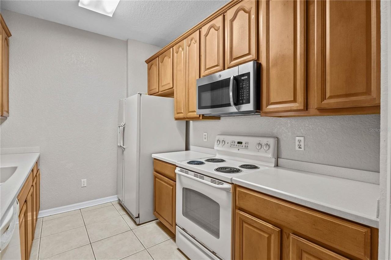 1351 Venezia Ct #301 - Photo 4 of 22