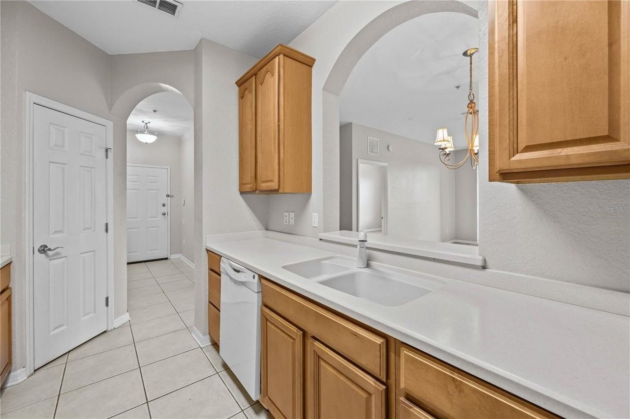 1351 Venezia Ct #301 - Photo 5 of 22