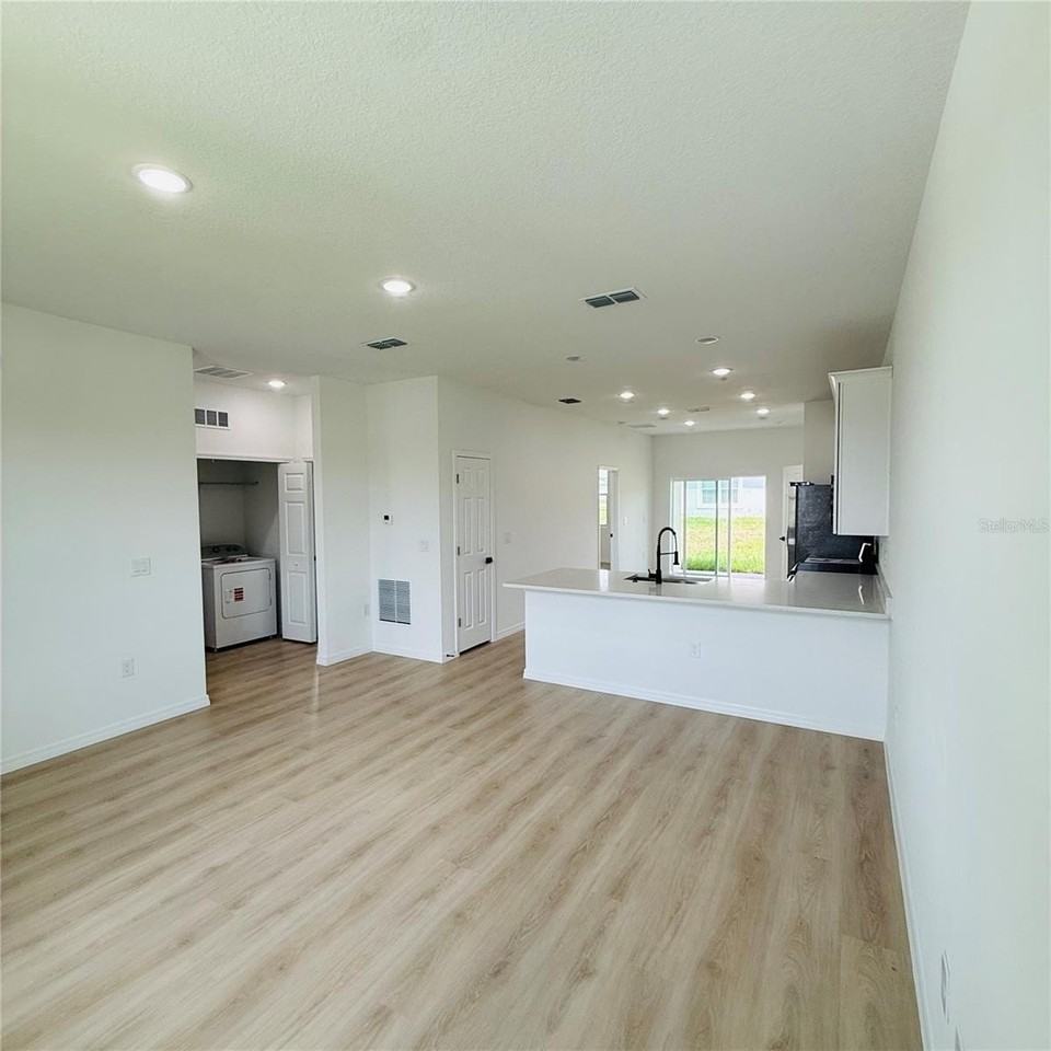 602 Desmoines Ct - Photo 4 of 13