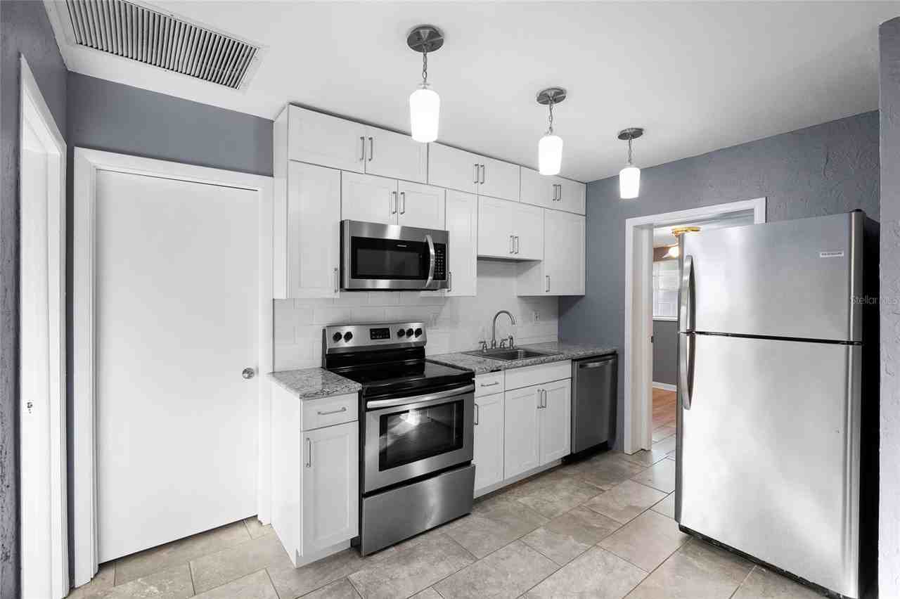 3611 W Anderson Ave - Photo 7 of 43