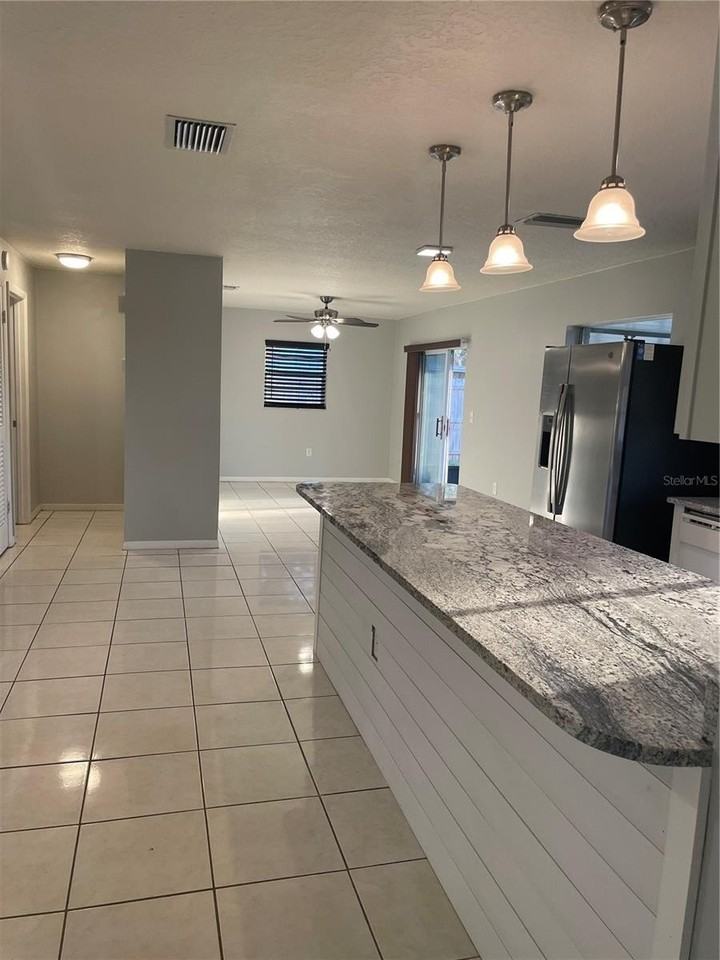 1008 York Ct - Photo 4 of 14