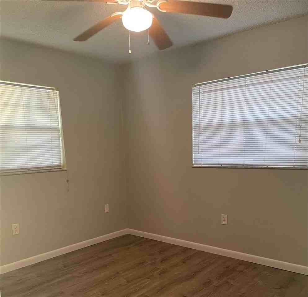 1008 York Ct - Photo 7 of 14