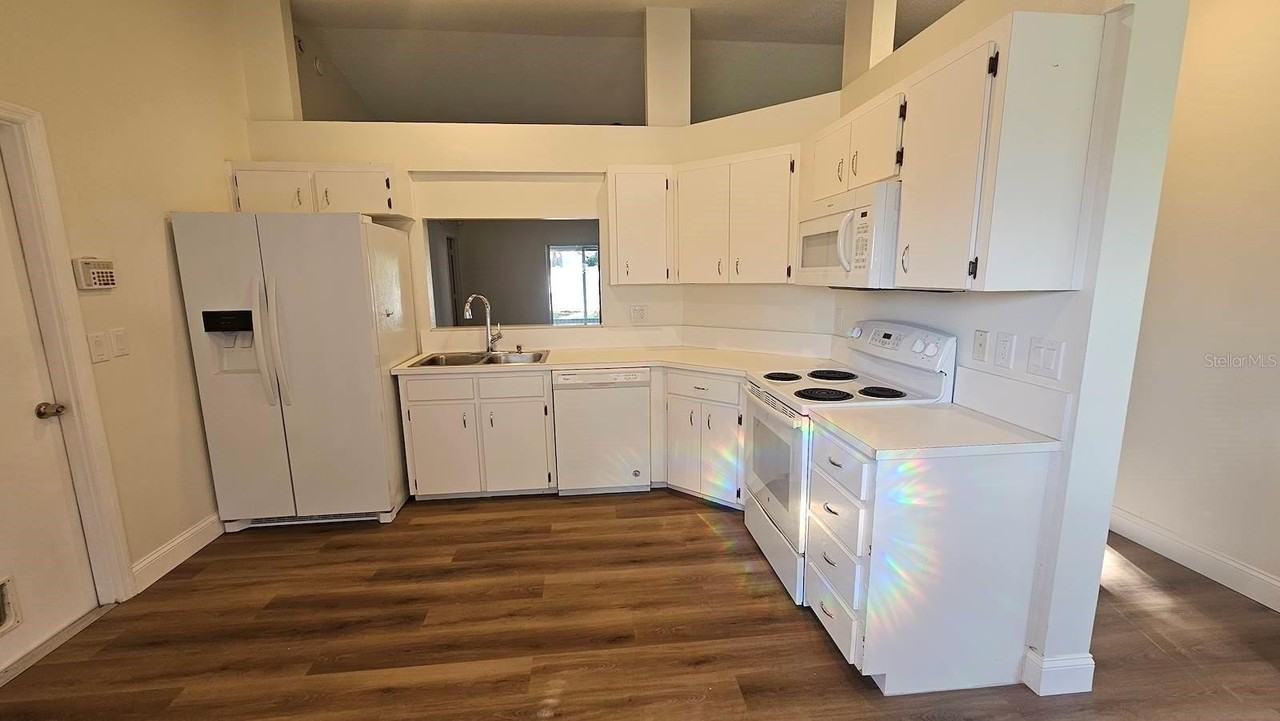 3938 Creek Woods Dr - Photo 2 of 20