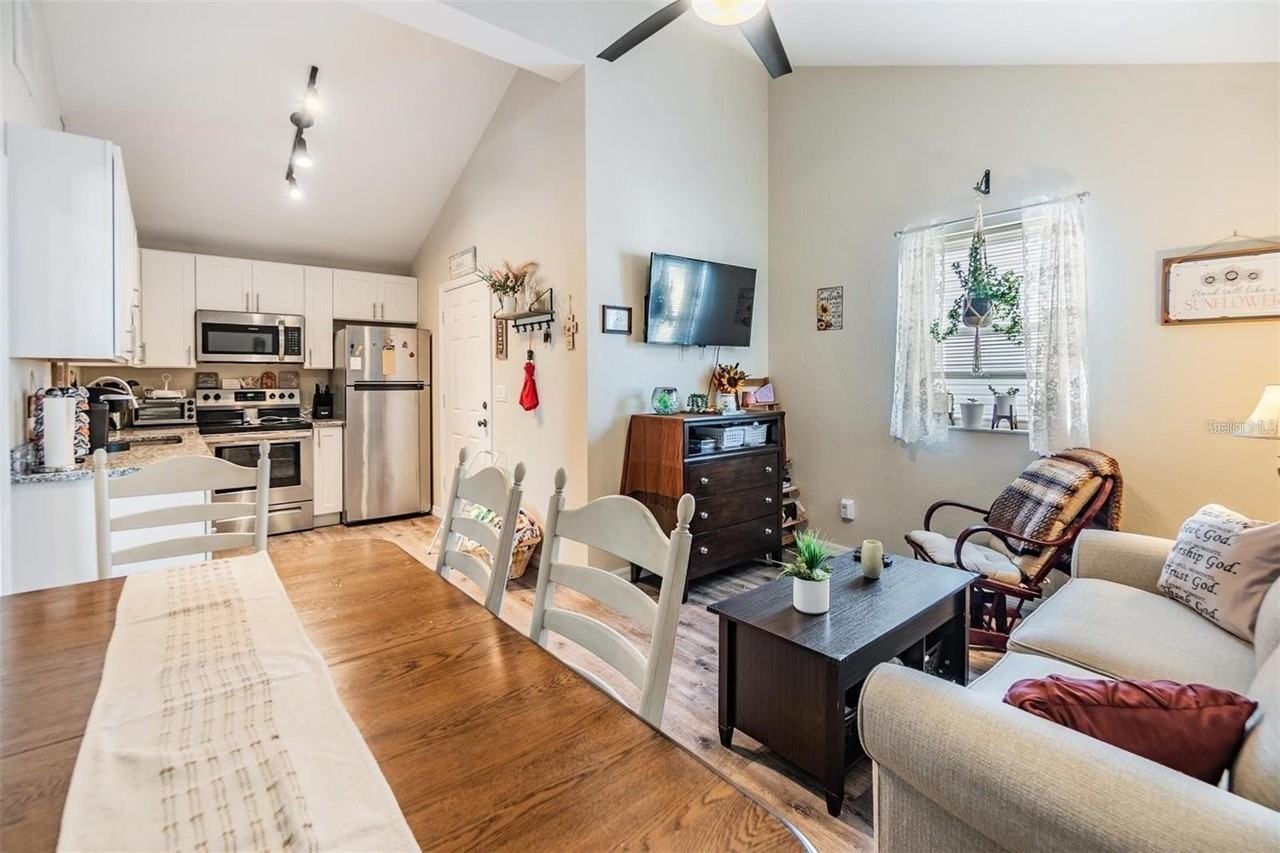 1265 Jade Pl - Photo 4 of 9