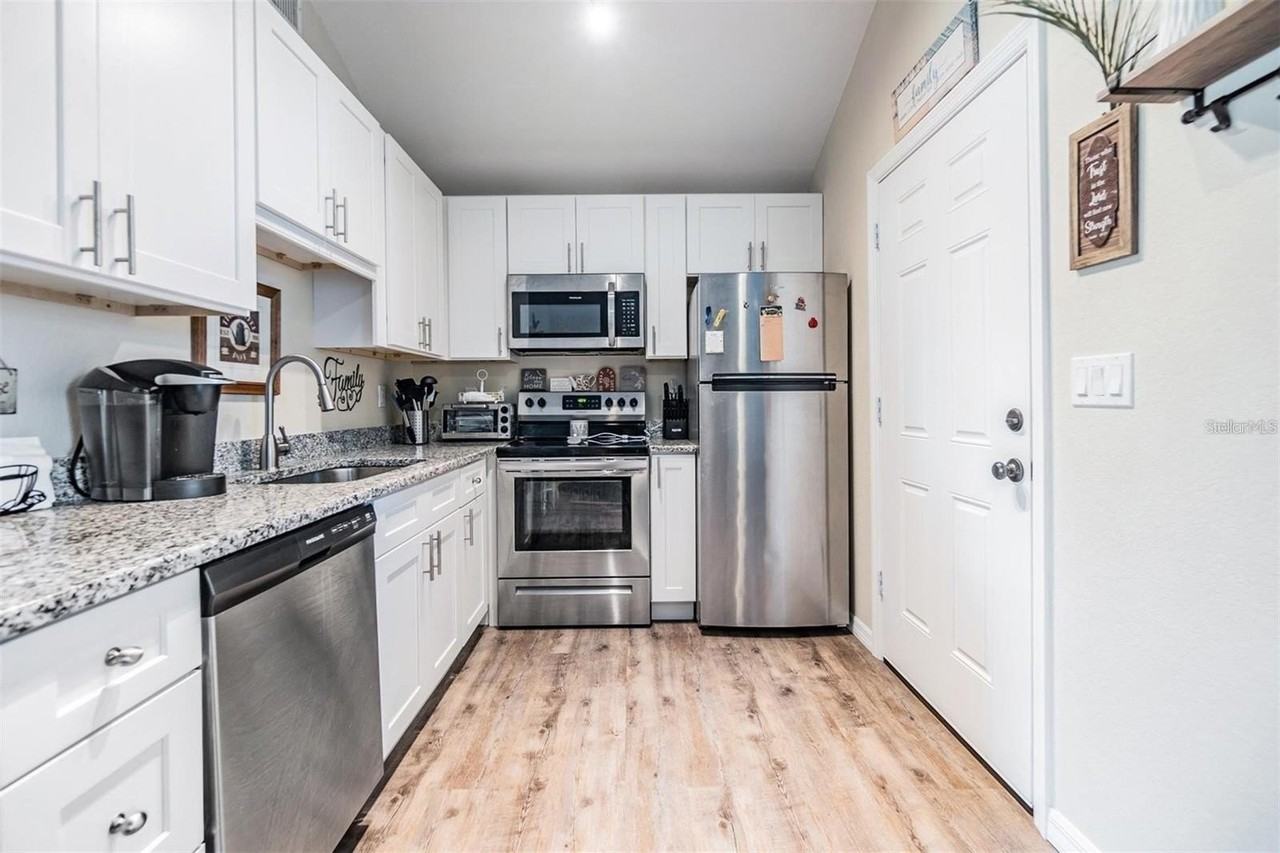 1265 Jade Pl - Photo 5 of 9