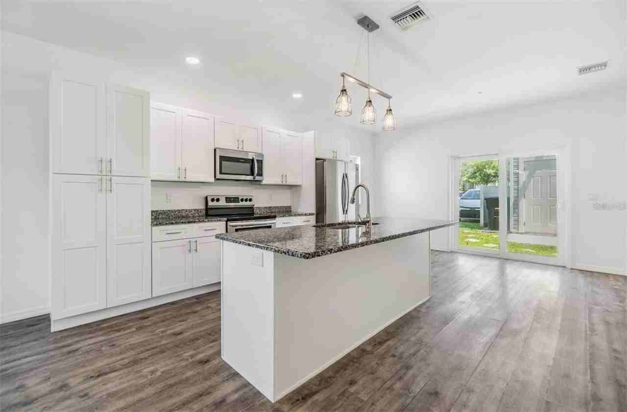 1264 Pierce St - Photo 4 of 15