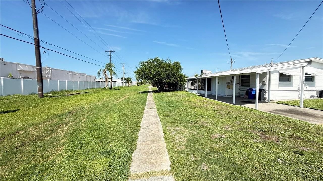 1528 Council Dr - Photo 3 of 18