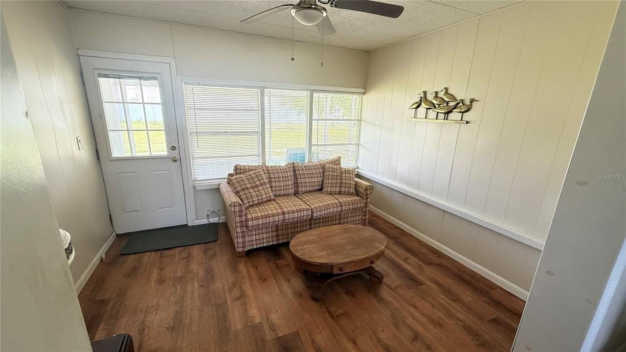 1528 Council Dr - Photo 6 of 18