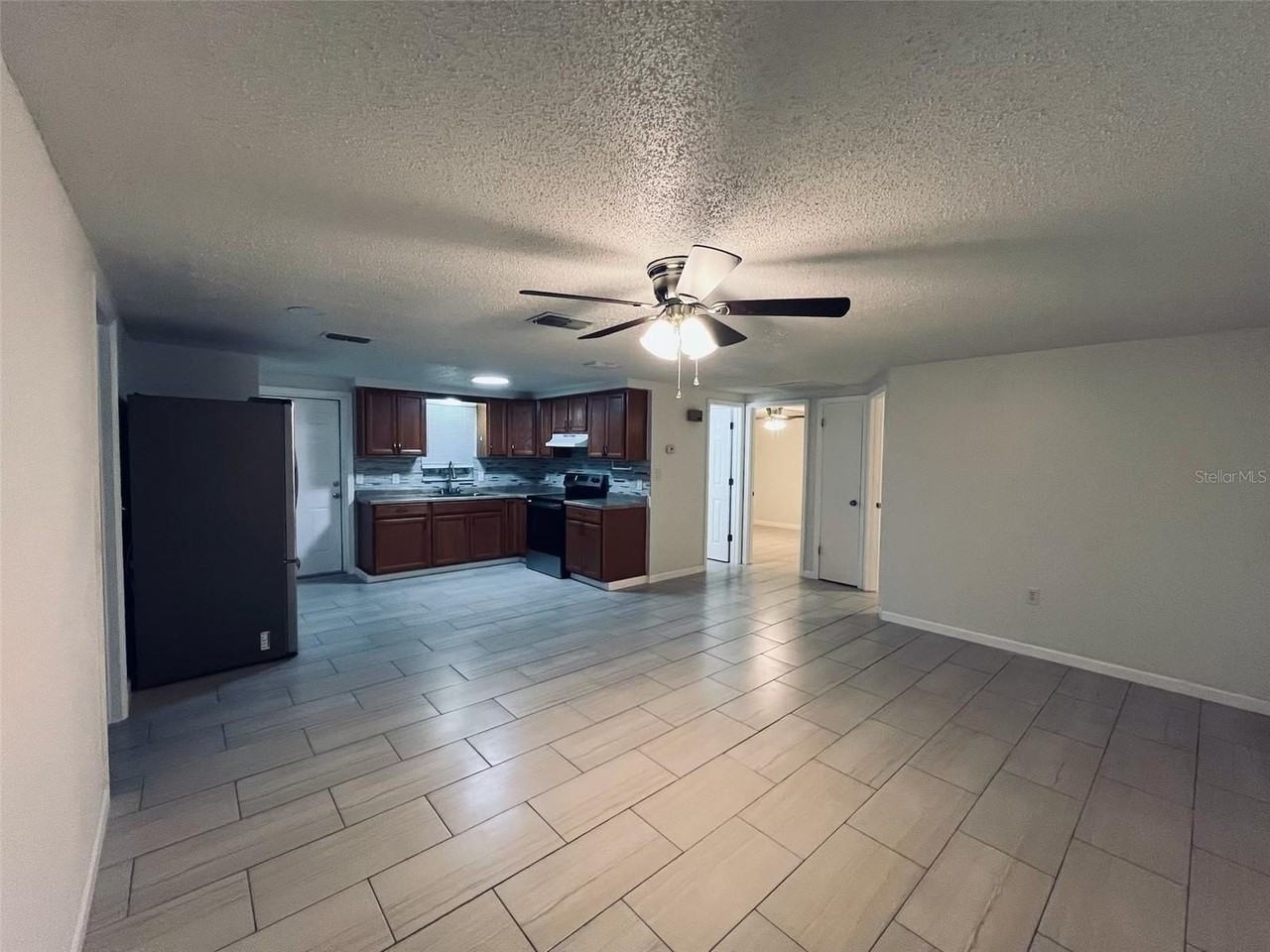 5323 Satsuma Dr - Photo 7 of 46