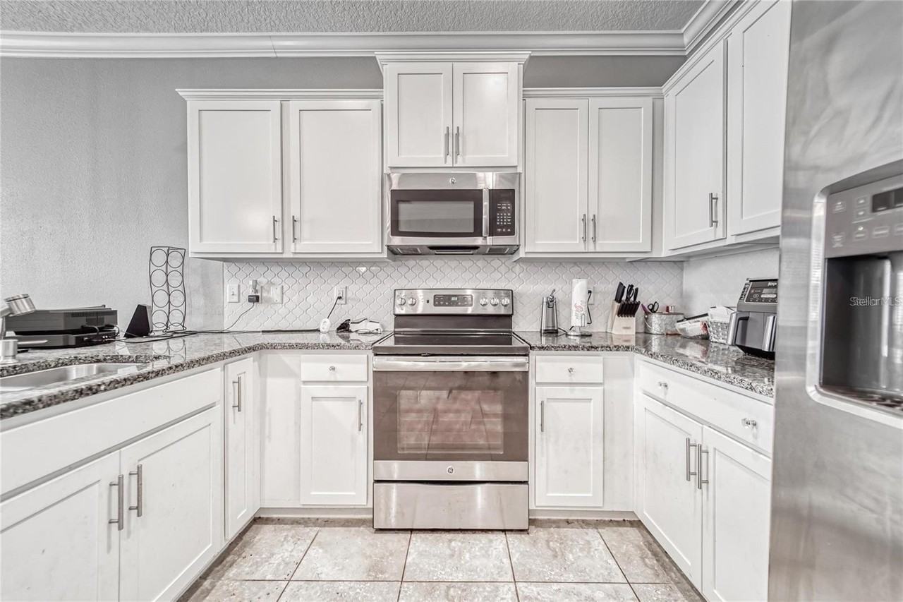 3903 Silverlake Way - Photo 5 of 37