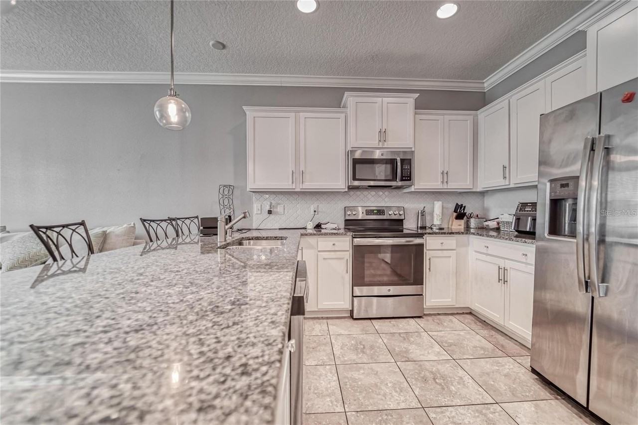 3903 Silverlake Way - Photo 6 of 37