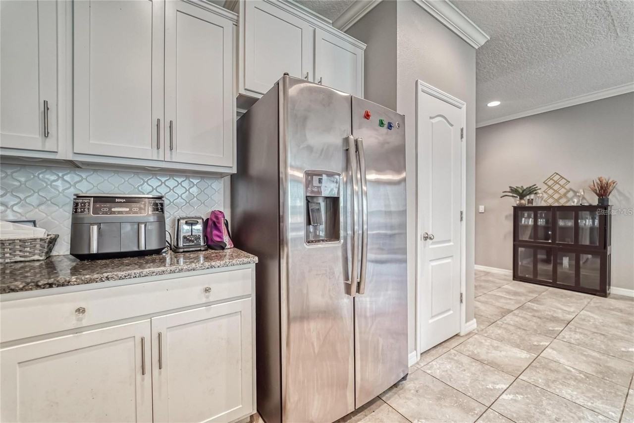 3903 Silverlake Way - Photo 7 of 37