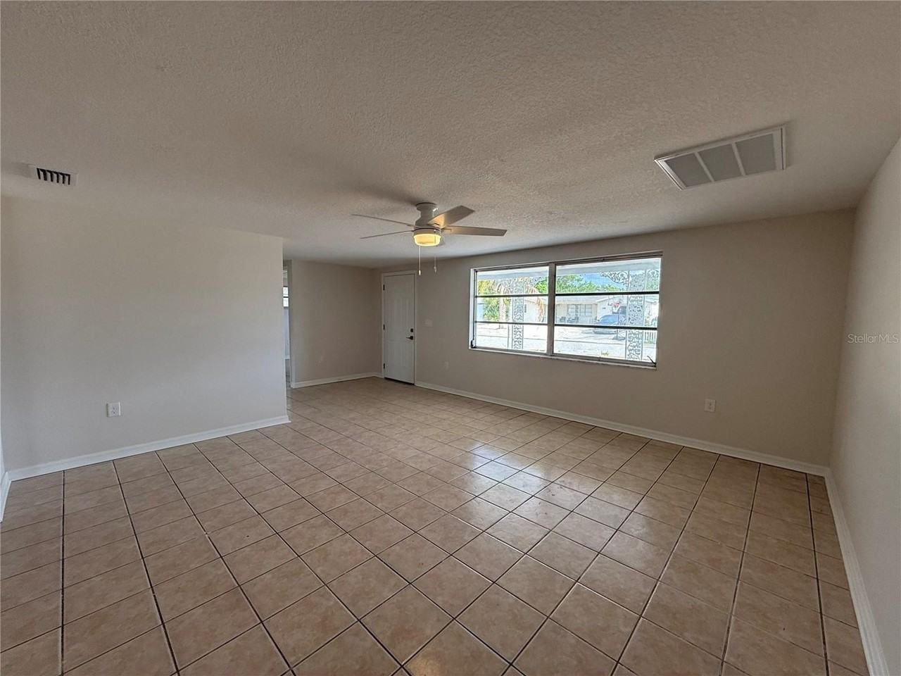 5241 Sparrow Dr - Photo 4 of 16