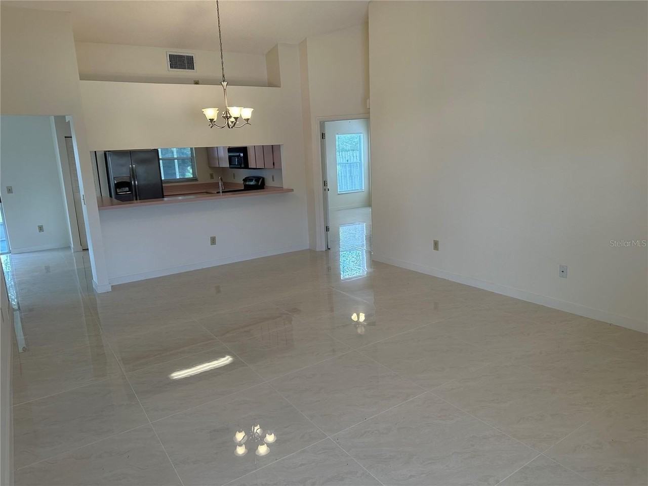 5915 Taywood Dr - Photo 3 of 24