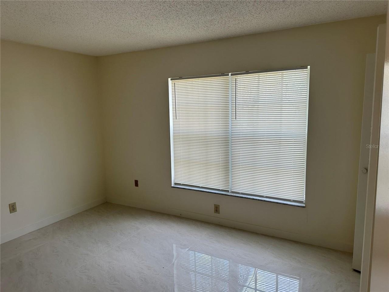 5915 Taywood Dr - Photo 5 of 24