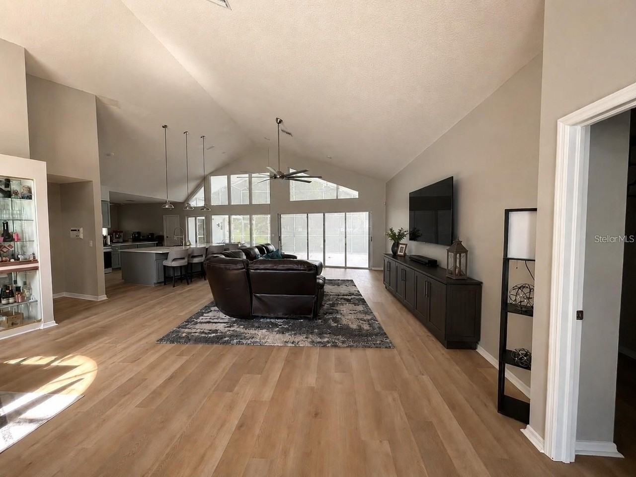 18561 Winding Oaks Blvd - Photo 3 of 18