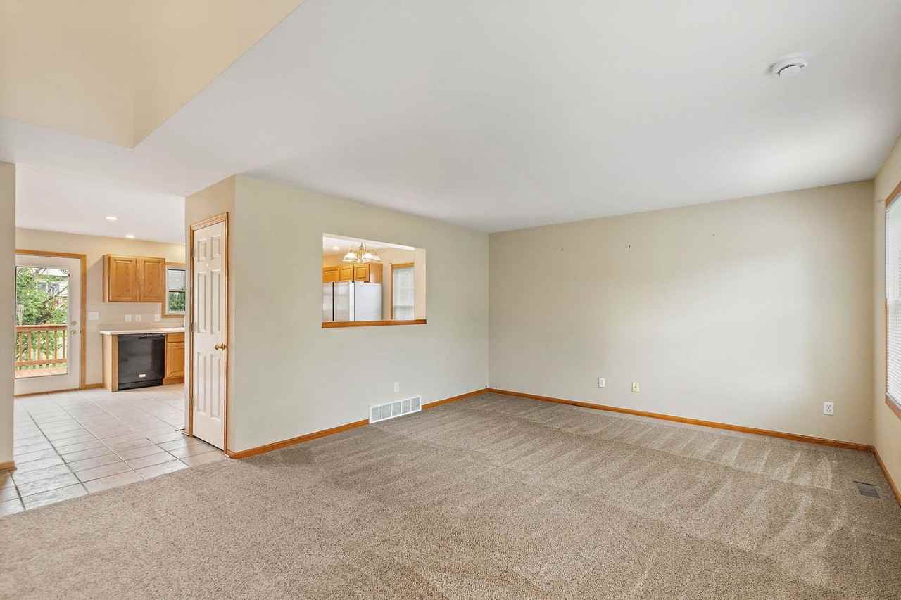 1541 Moluf St - Photo 3 of 20