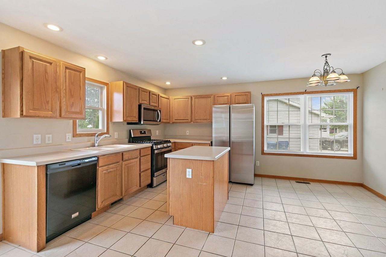 1541 Moluf St - Photo 5 of 20
