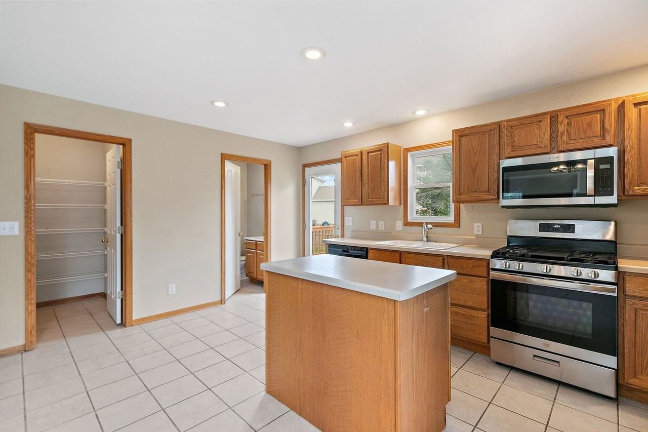 1541 Moluf St - Photo 6 of 20