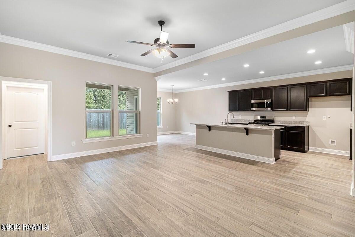 211 Sparrowhawk St - Photo 5 of 18
