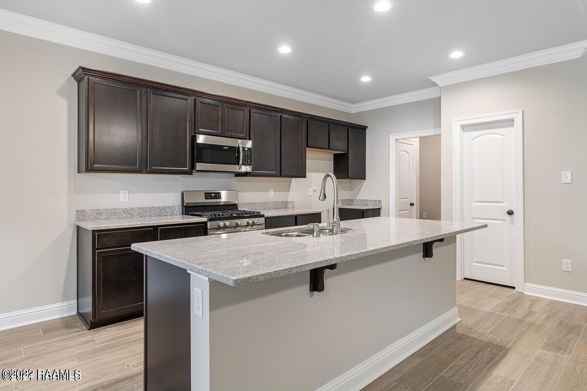 211 Sparrowhawk St - Photo 6 of 18
