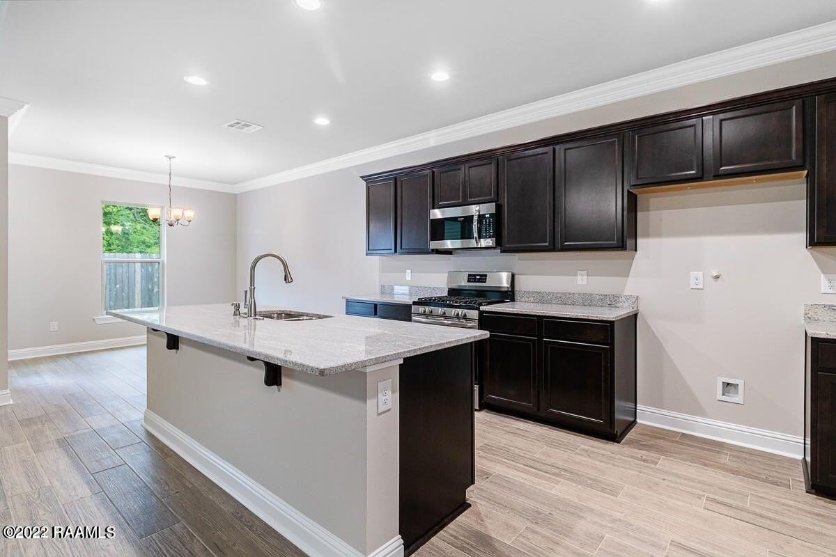 211 Sparrowhawk St - Photo 7 of 18