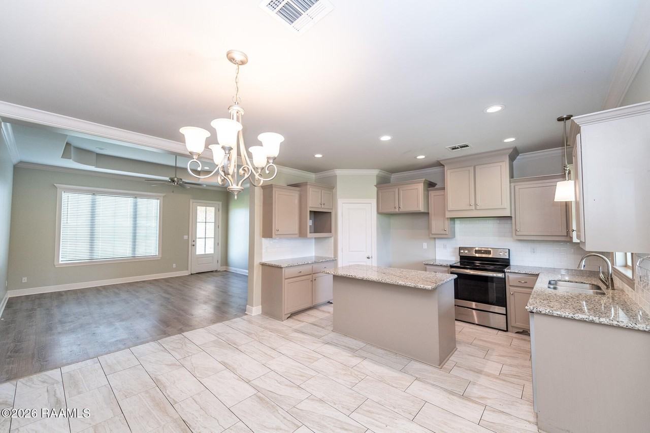 468 Montgomery Rd - Photo 3 of 25