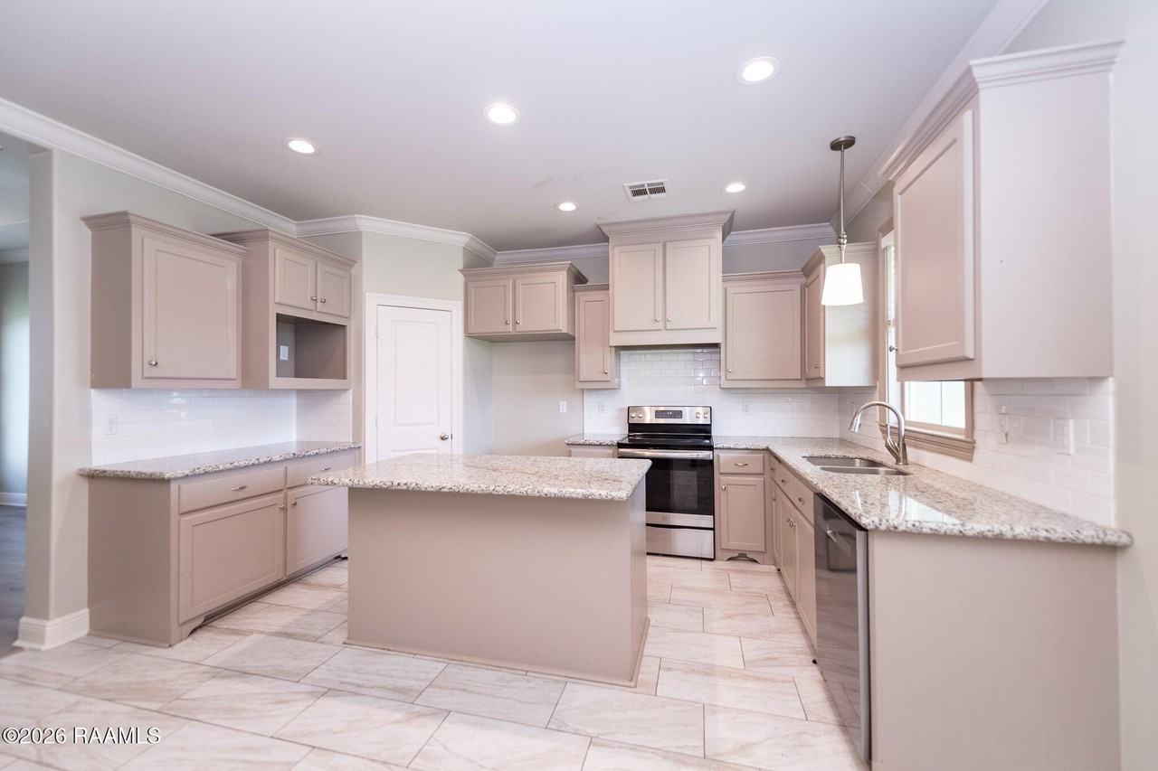 468 Montgomery Rd - Photo 4 of 25