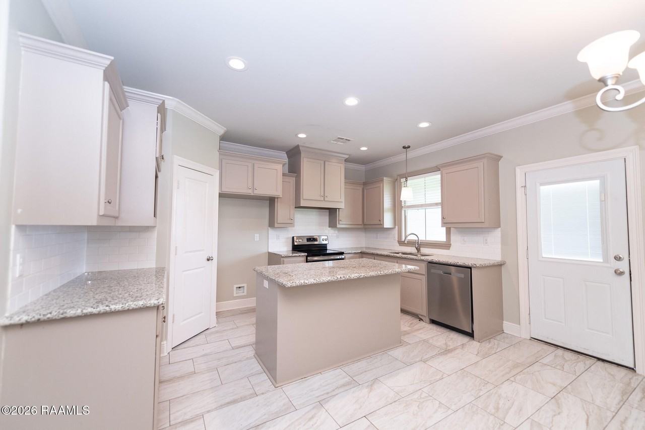 468 Montgomery Rd - Photo 5 of 25