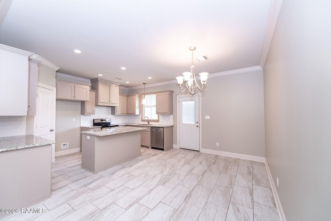 468 Montgomery Rd - Photo 6 of 25