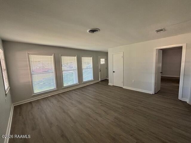 8447 S Parkland Dr - Photo 3 of 17