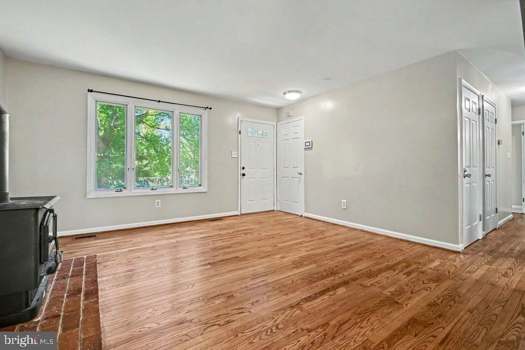7804 Stafford Hill Ct - Photo 4 of 21