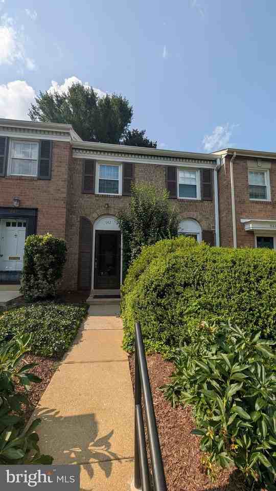 642 Azalea Dr #3