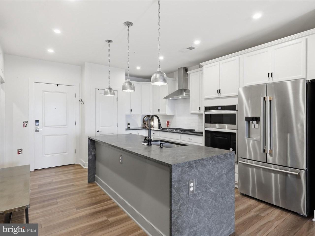 100 Saint Ives Pl #403 - Photo 3 of 33